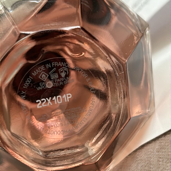 Viktor & Rolf Flowerbomb Eau de Parfum 3.4 oz - Picture 5 of 6